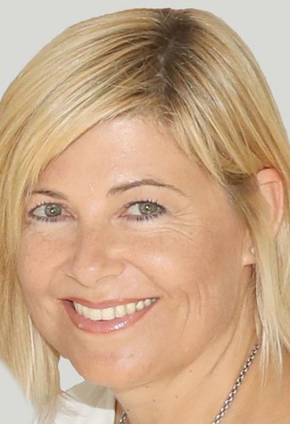 lisa-riedl-coach-solution-experience LeadingX-team-seminar-portrait-400x450-iak-at